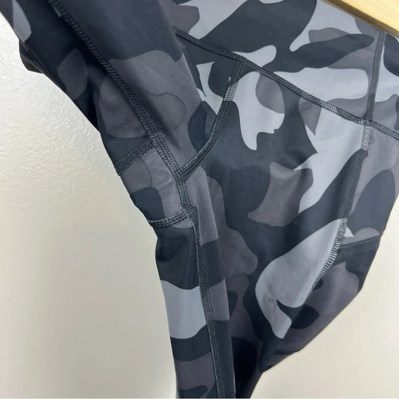 Athleta Camo Contender 7/8 Tight Leggings Size XS Workout Running Athletic Gray - Picture 7 of 11
